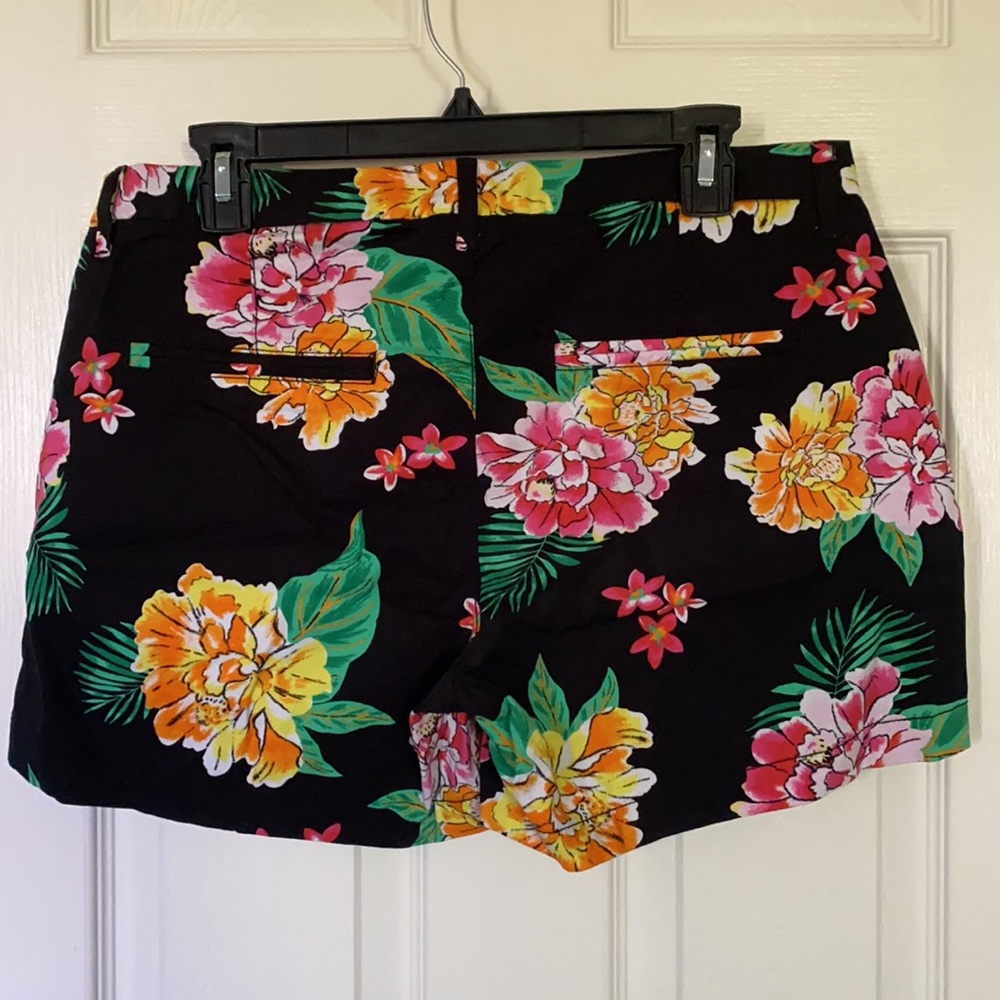 Old Navy Tropical Floral Shorts - Picture 3 of 4